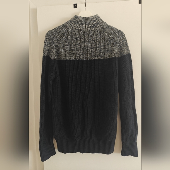 Banana Republic neck sweater, size M - Picture 3 of 3